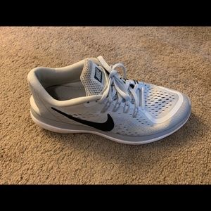nike tennis shoes